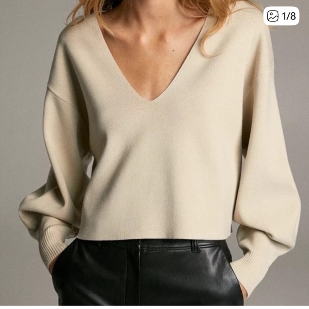 Aritzia V-Neck Cropped Sweater in Light Cream